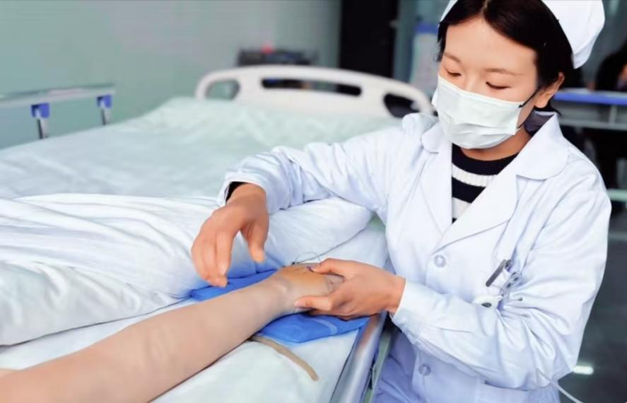 你问我答・师生互助 | 护理实训操作：8个高频问题速解，安全实训不踩坑！